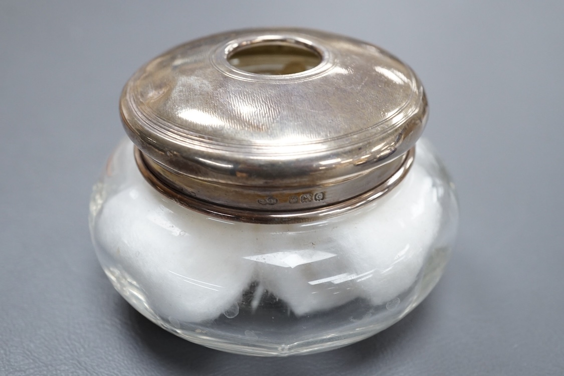 An Elizabeth II George style piece silver mustard pot and salt by Da-mar Silverware, London, 1977, together with a sliver mounted glass tidy and a cased set of four sterling mounted bridge pencils.